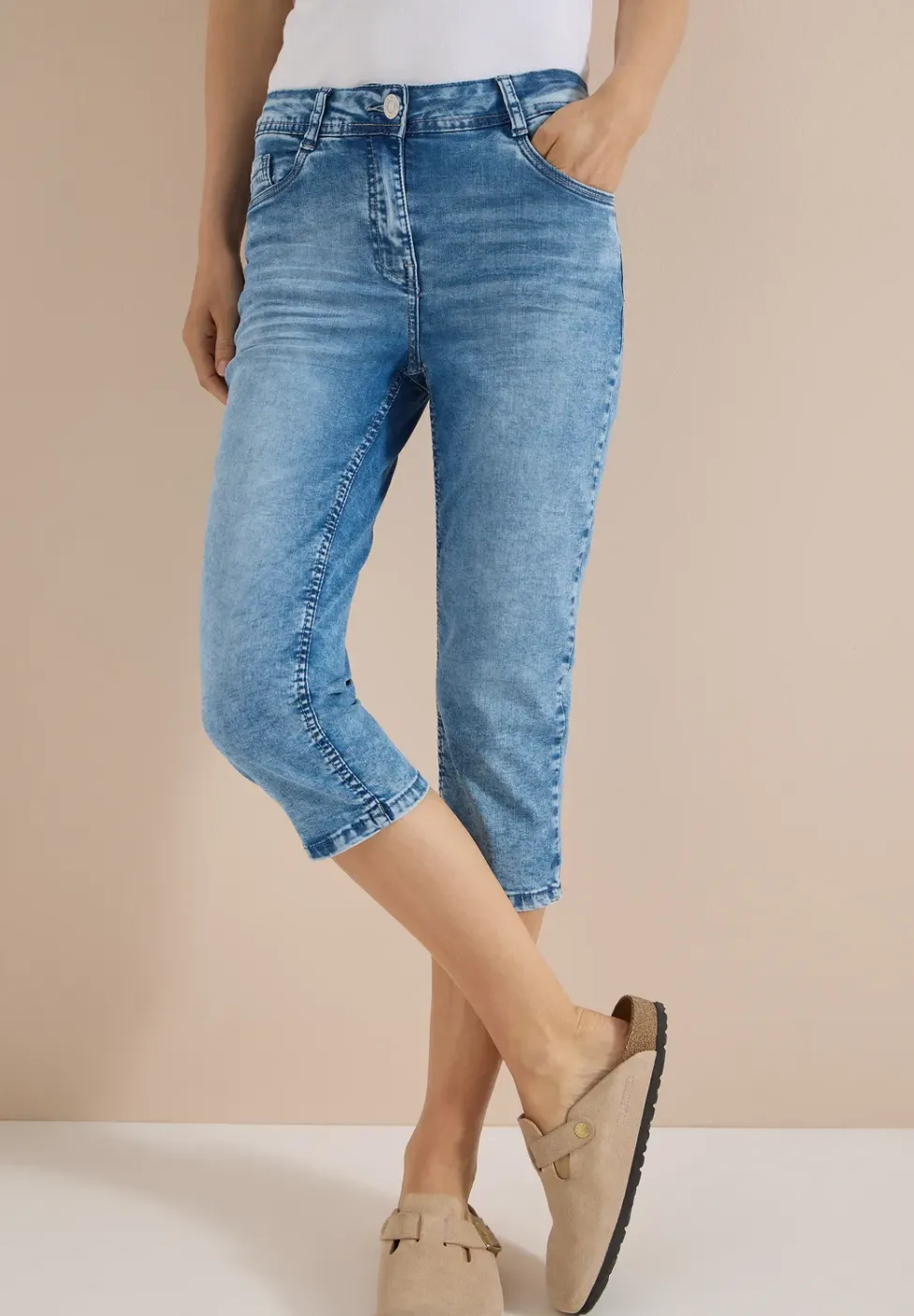 High waist Slim Fit Capri Jeans