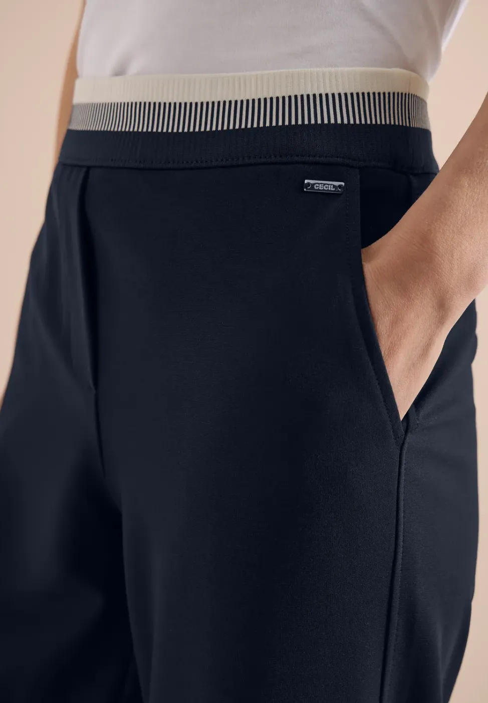 High Waist Straight Leg Hose im Loose Fit