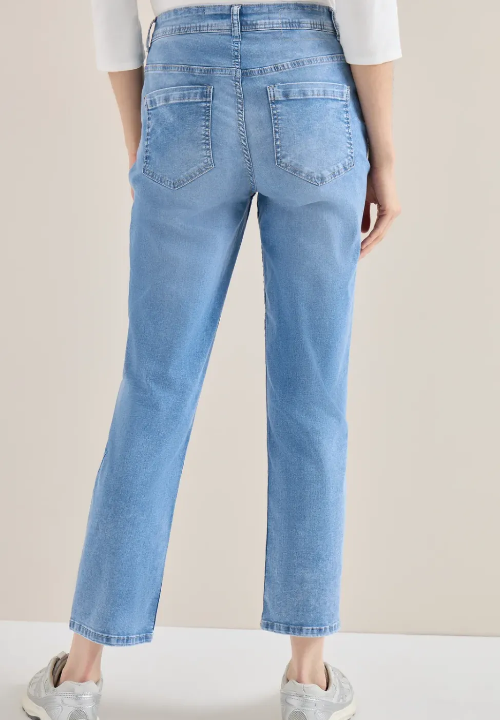 High Waist Straight Leg Jeans im Slim Fit