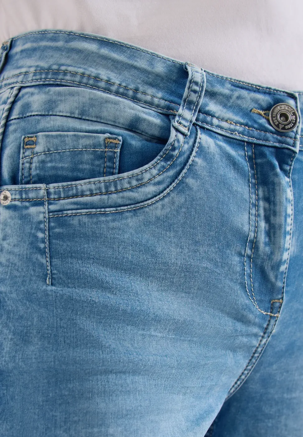 High Waist Straight Leg Jeans im Slim Fit