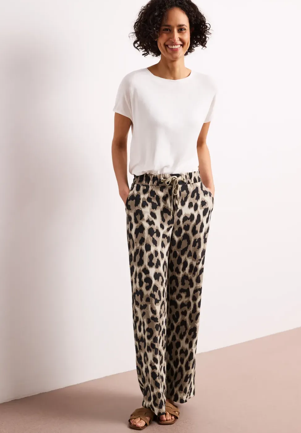 High Waist Wide Leg Hose mit Leo-Print