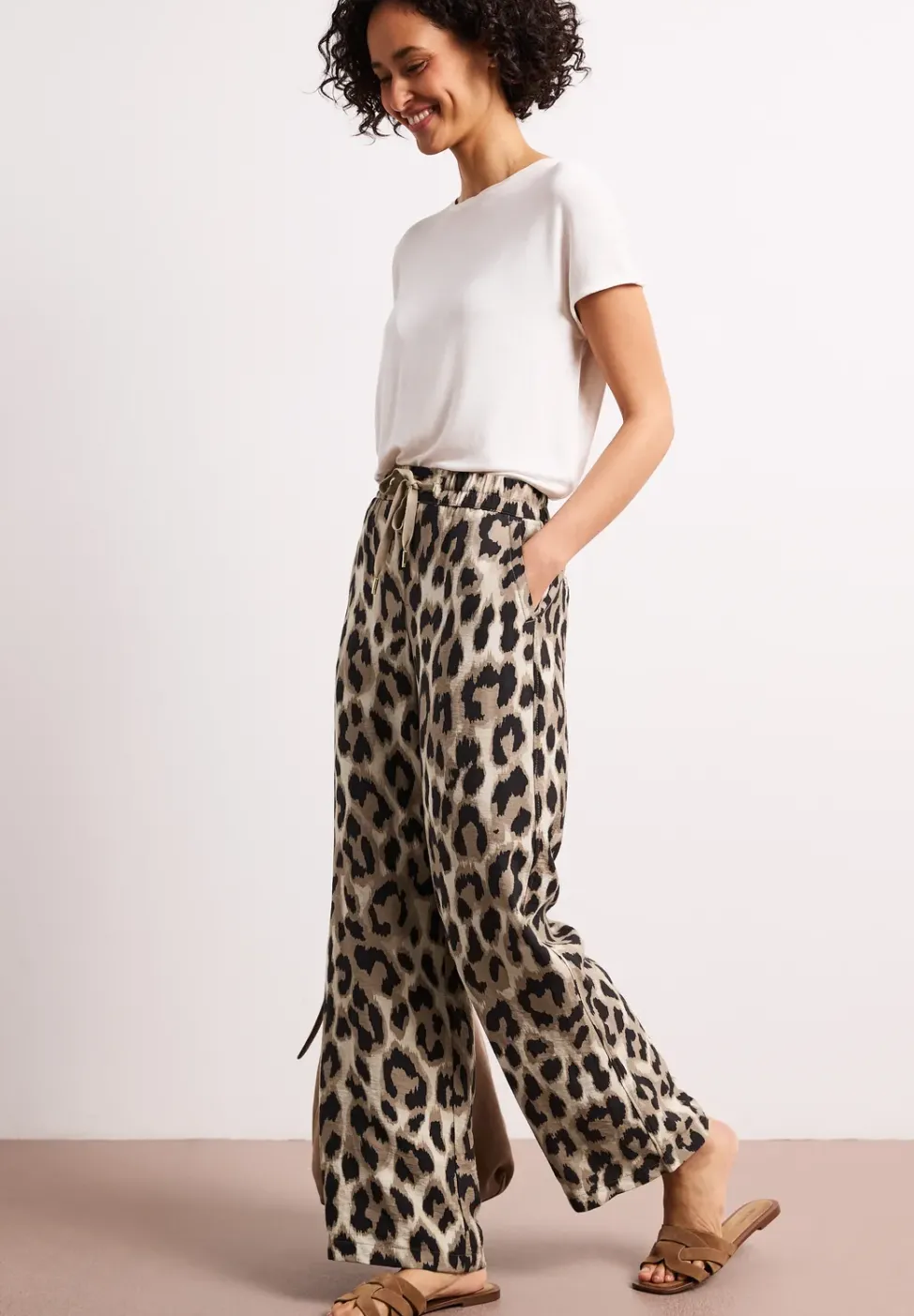 High Waist Wide Leg Hose mit Leo-Print