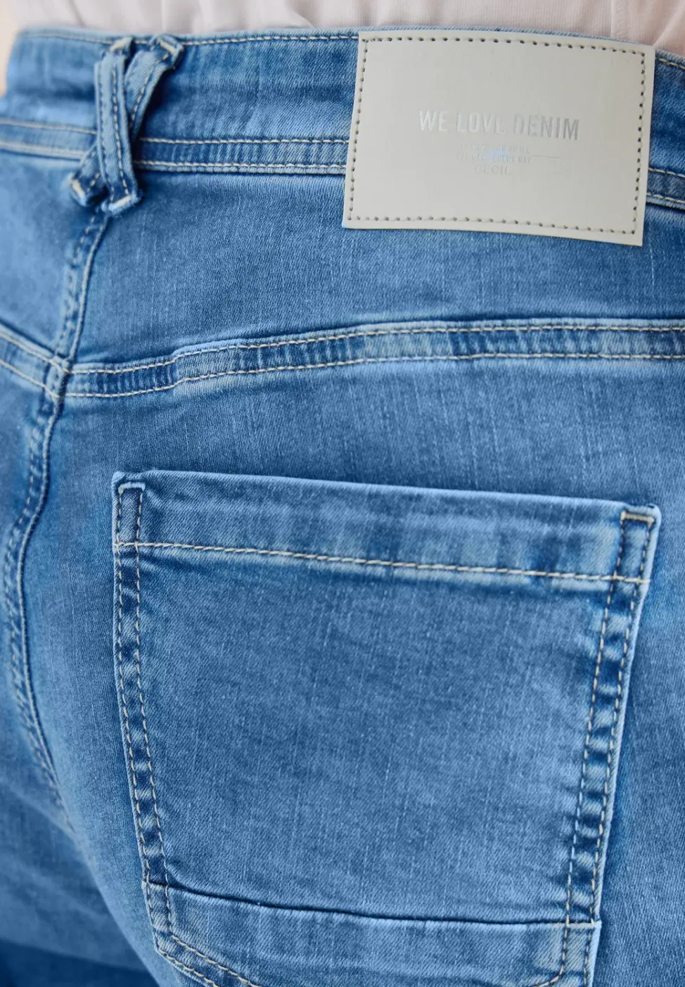 High Waist Wide Leg Jeans im Slim Fit