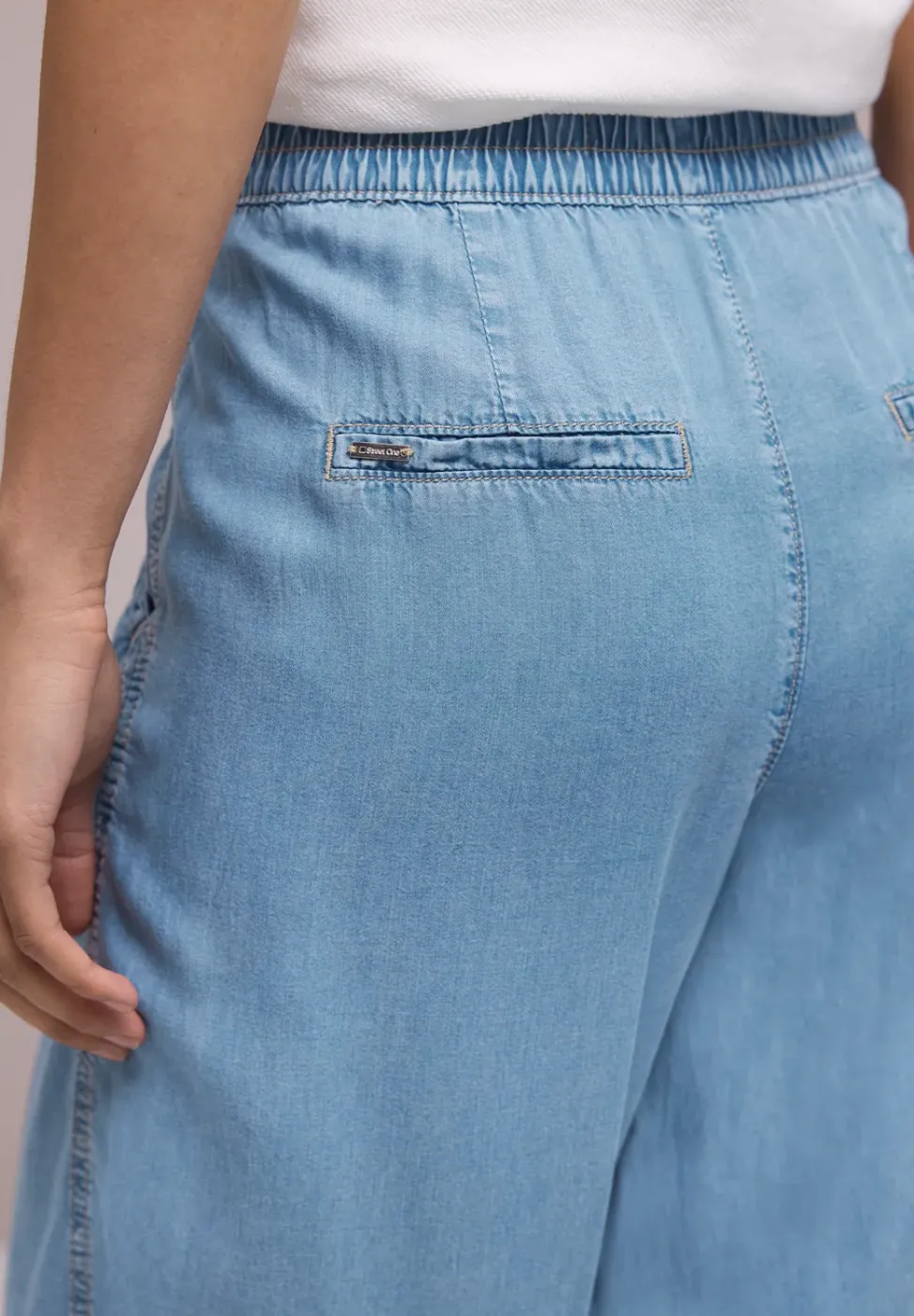 High Waist Wide Leg Hose mit Knopfdetails