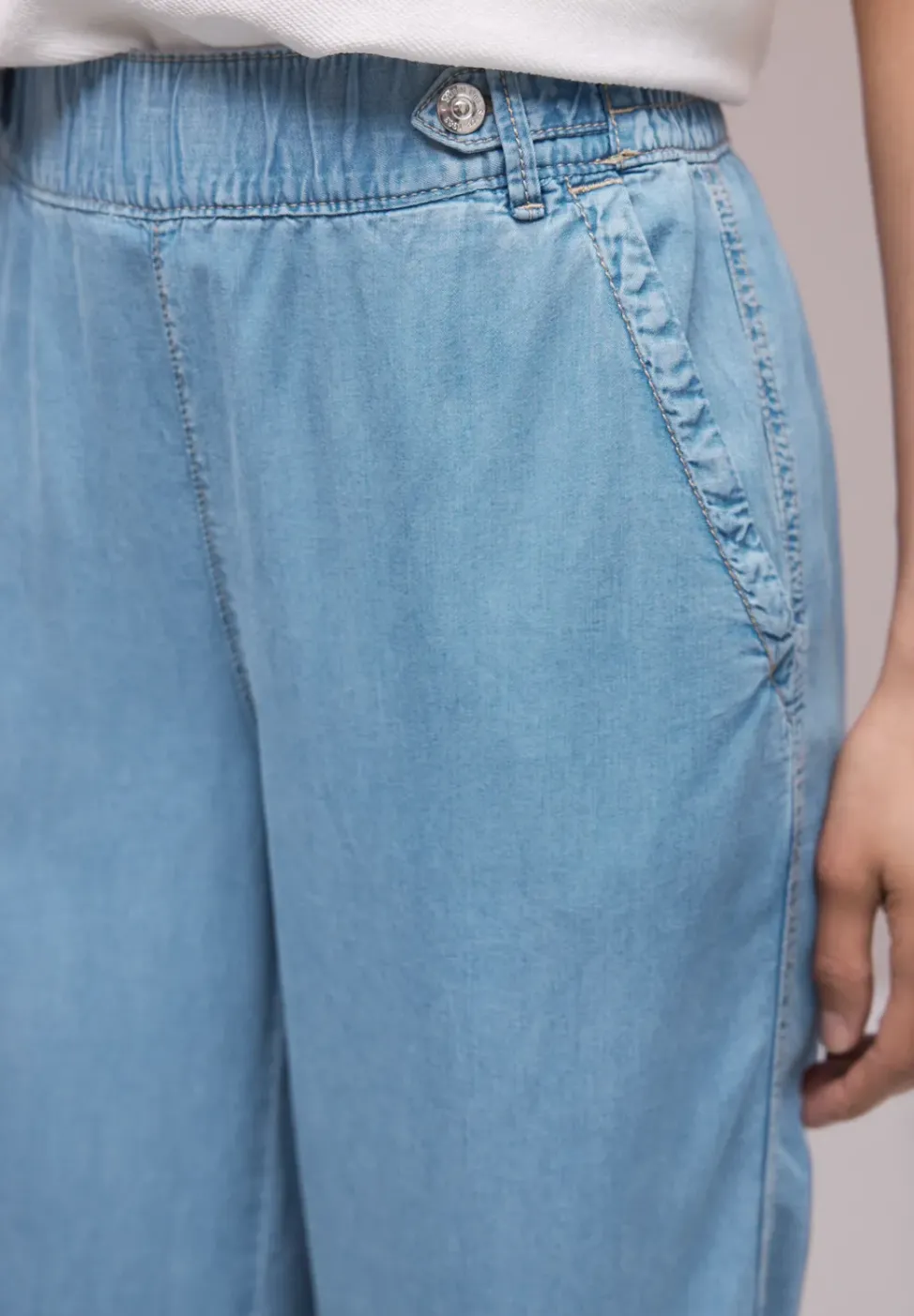 High Waist Wide Leg Hose mit Knopfdetails