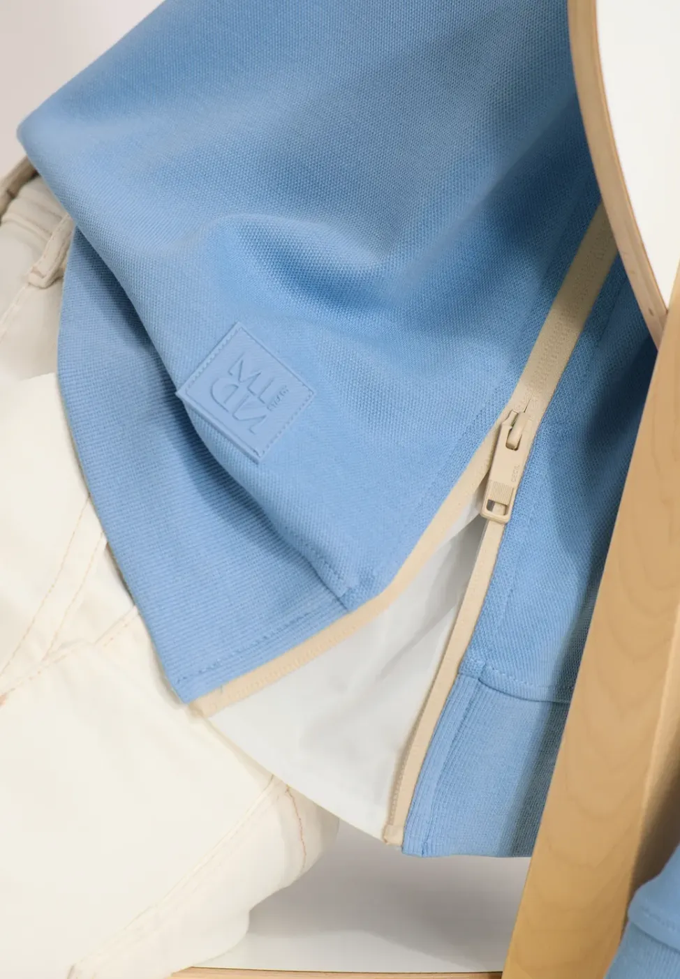 Hoodie mit Zipper-Details