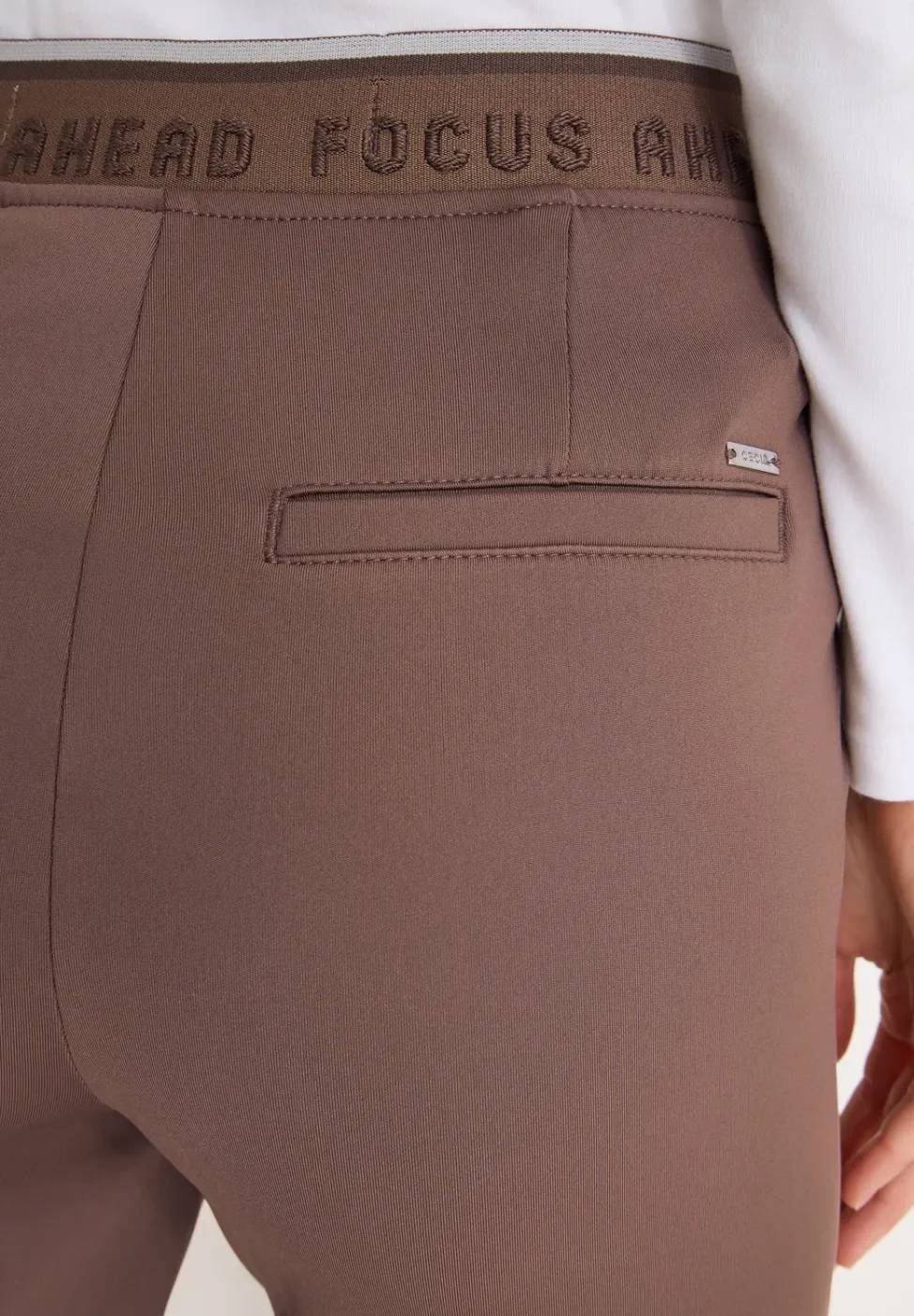 Hose im Causal Fit