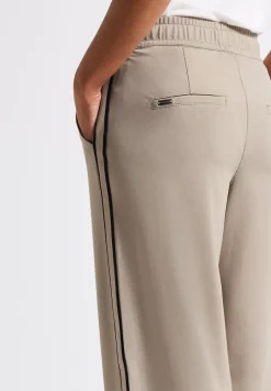 Hose mit Gallonstreifen