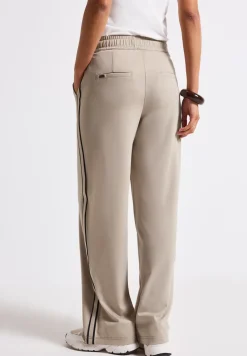 Hose mit Gallonstreifen