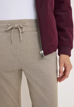 Hose mit Gallonstreifen