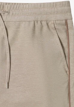 Hose mit Gallonstreifen