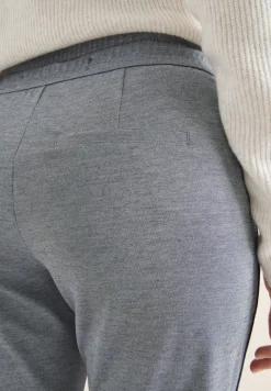 Hose mit Gallonstreifen