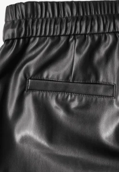 Hose im Leder-Look