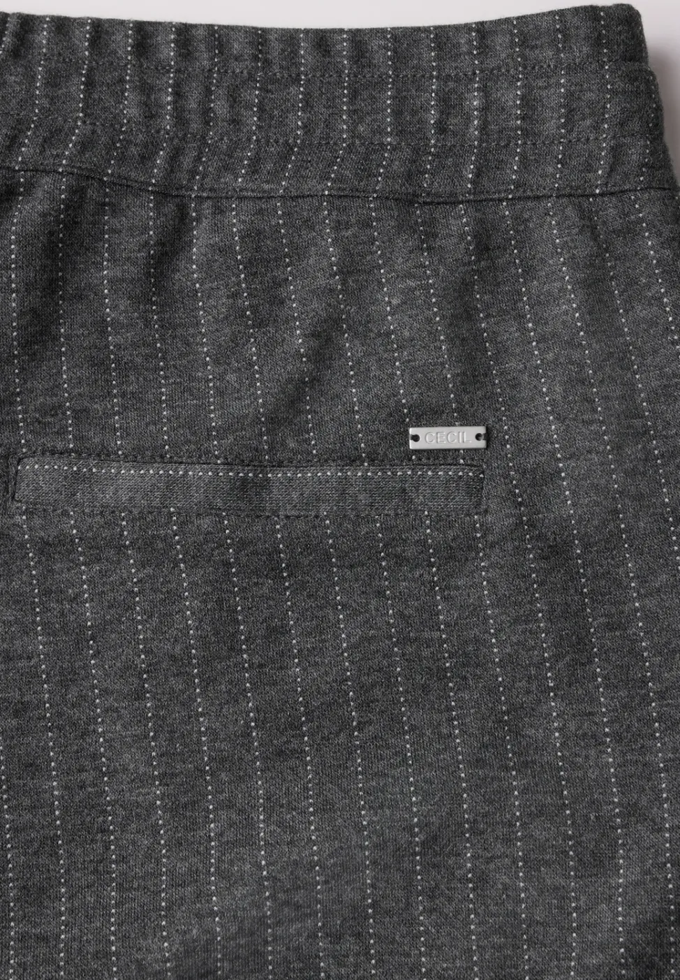 Hose im Nadelstreifen-Look