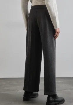 Hose im Nadelstreifen-Look