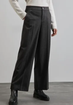 Hose im Nadelstreifen-Look