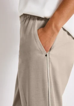 Hose mit Gallonstreifen