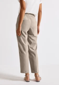 Hose mit Gallonstreifen