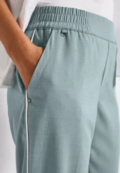 Hose mit Gallonstreifen