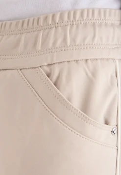 Hose mit Gallonstreifen