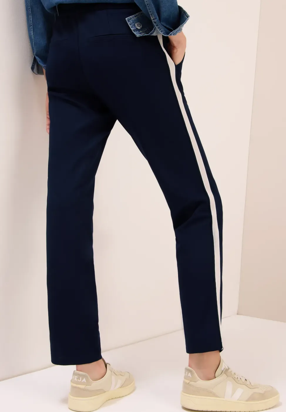 Hose mit Gallonstreifen