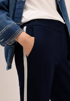Hose mit Gallonstreifen