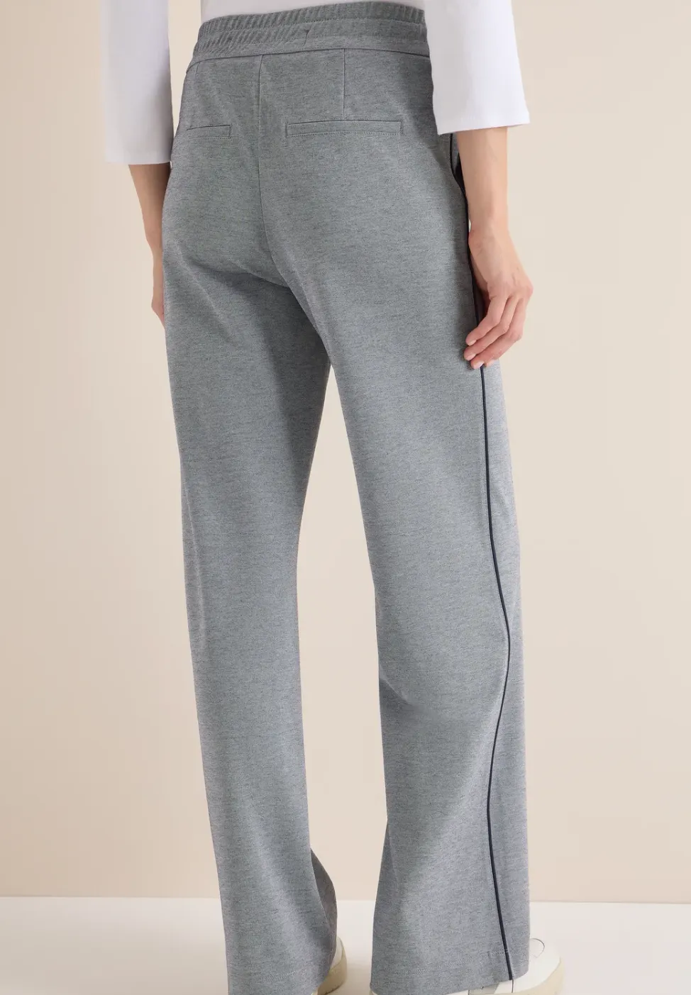 Hose mit Gallonstreifen