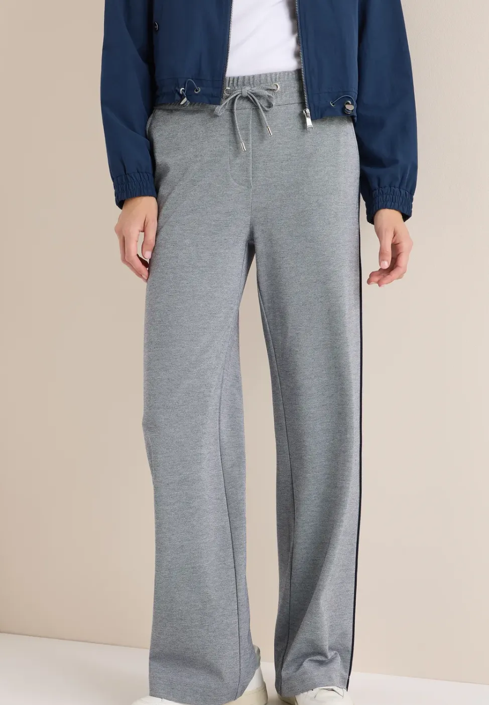 Hose mit Gallonstreifen