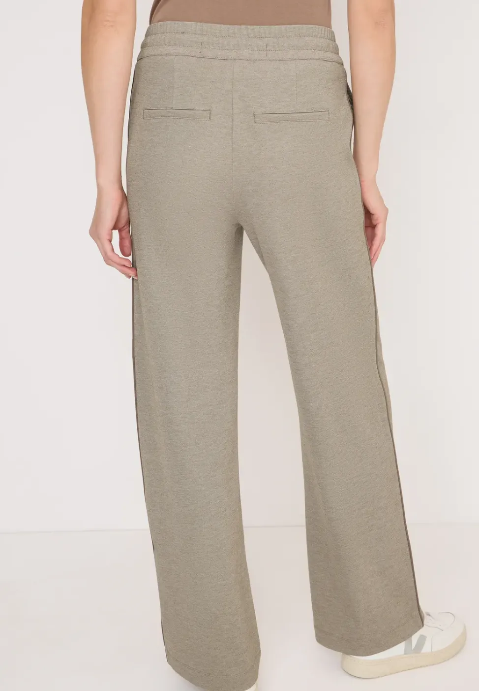 Hose mit Gallonstreifen