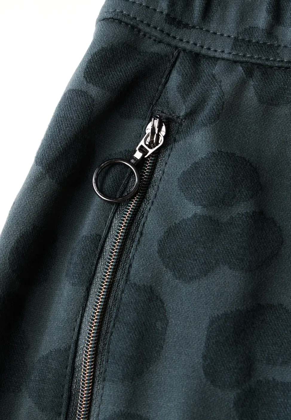 Hose mit Leo-Muster