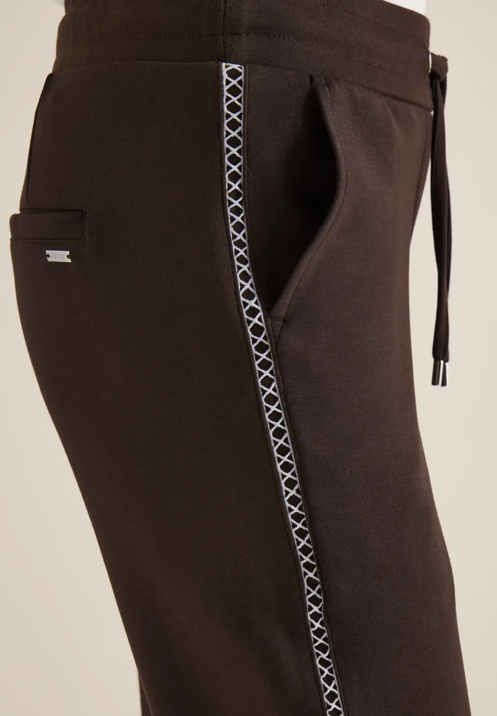 Hose mit Tape-Detail