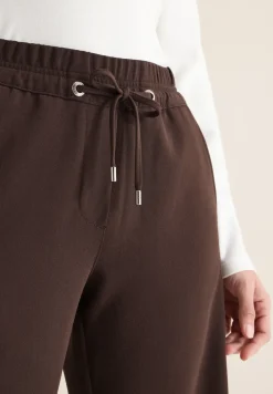 Hose mit Tapestreifen