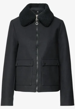 Jacke mit abnehmbarem Kragen