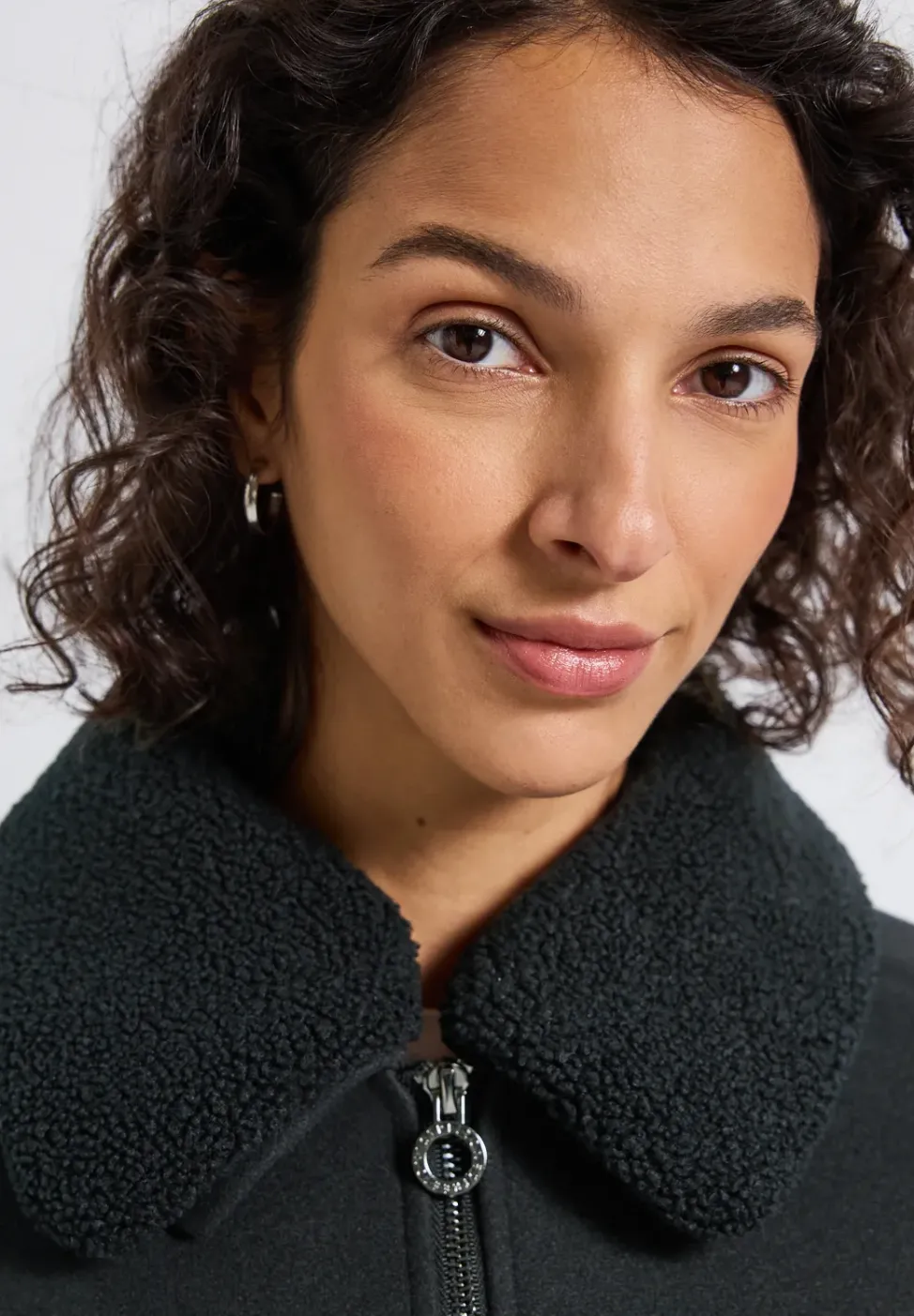 Jacke mit abnehmbarem Kragen