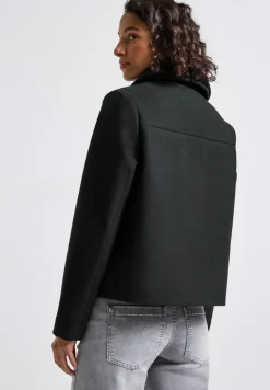 Jacke mit abnehmbarem Kragen