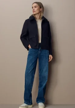 Jacke mit abnehmbarem Kragen