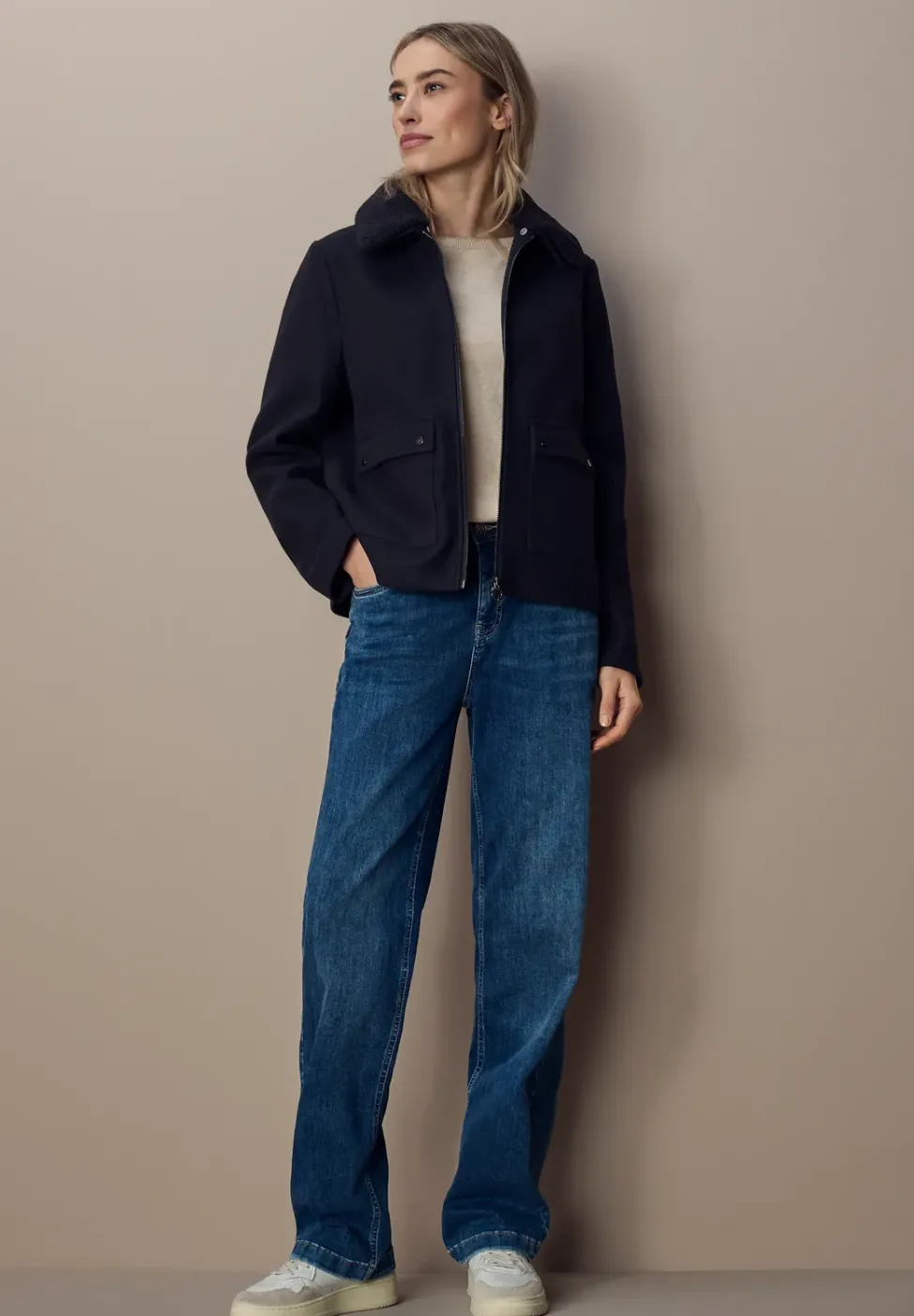 Jacke mit abnehmbarem Kragen