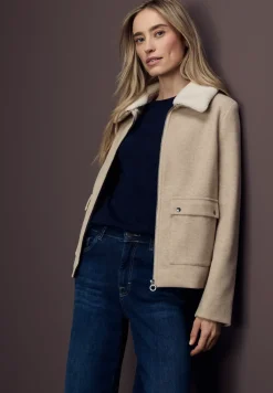 Jacke mit abnehmbarem Kragen