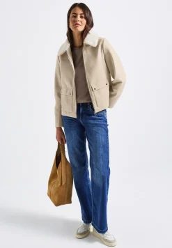 Jacke mit abnehmbarem Kragen