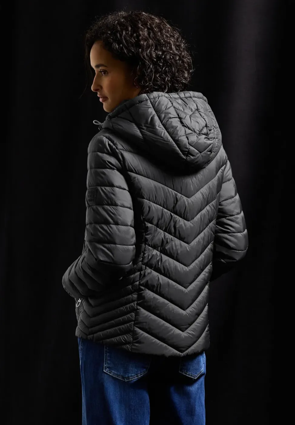 Jacke mit abnehmbarer Kapuze