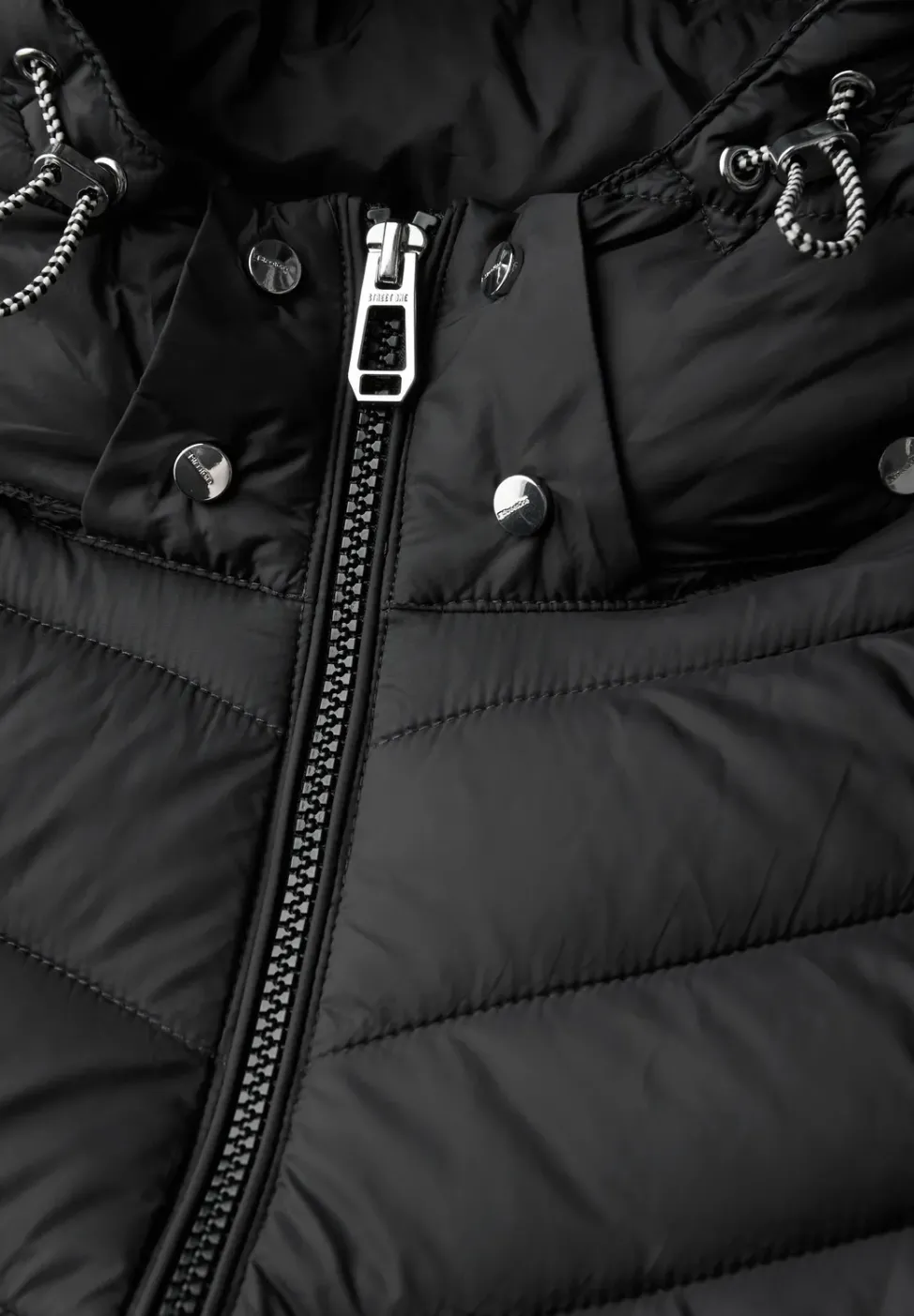 Jacke mit abnehmbarer Kapuze