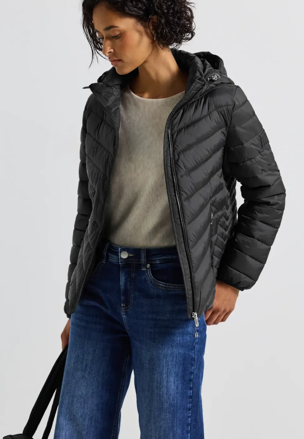 Jacke mit abnehmbarer Kapuze