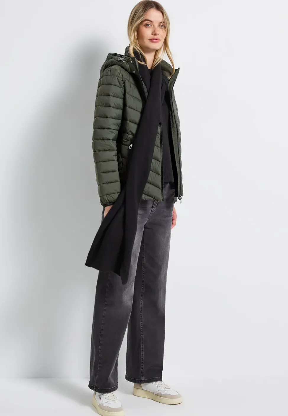 Jacke mit abnehmbarer Kapuze