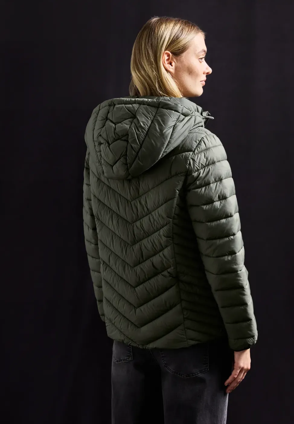 Jacke mit abnehmbarer Kapuze