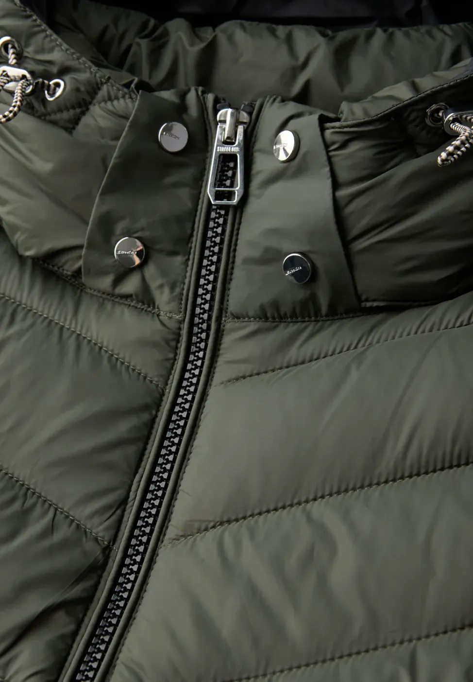 Jacke mit abnehmbarer Kapuze