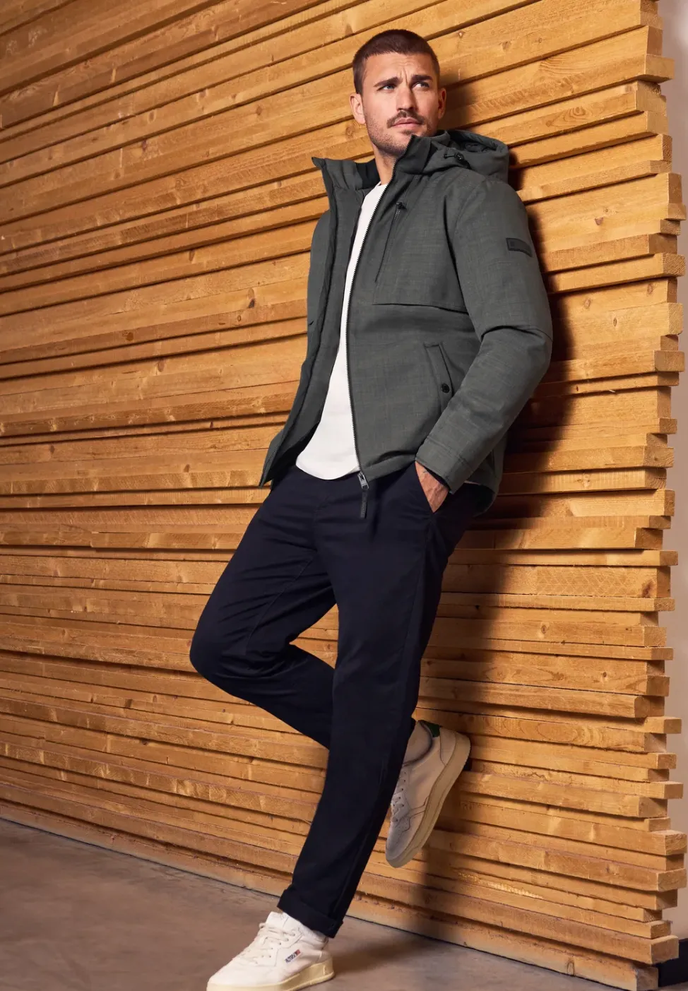 Jacke mit abnehmbarer Kapuze