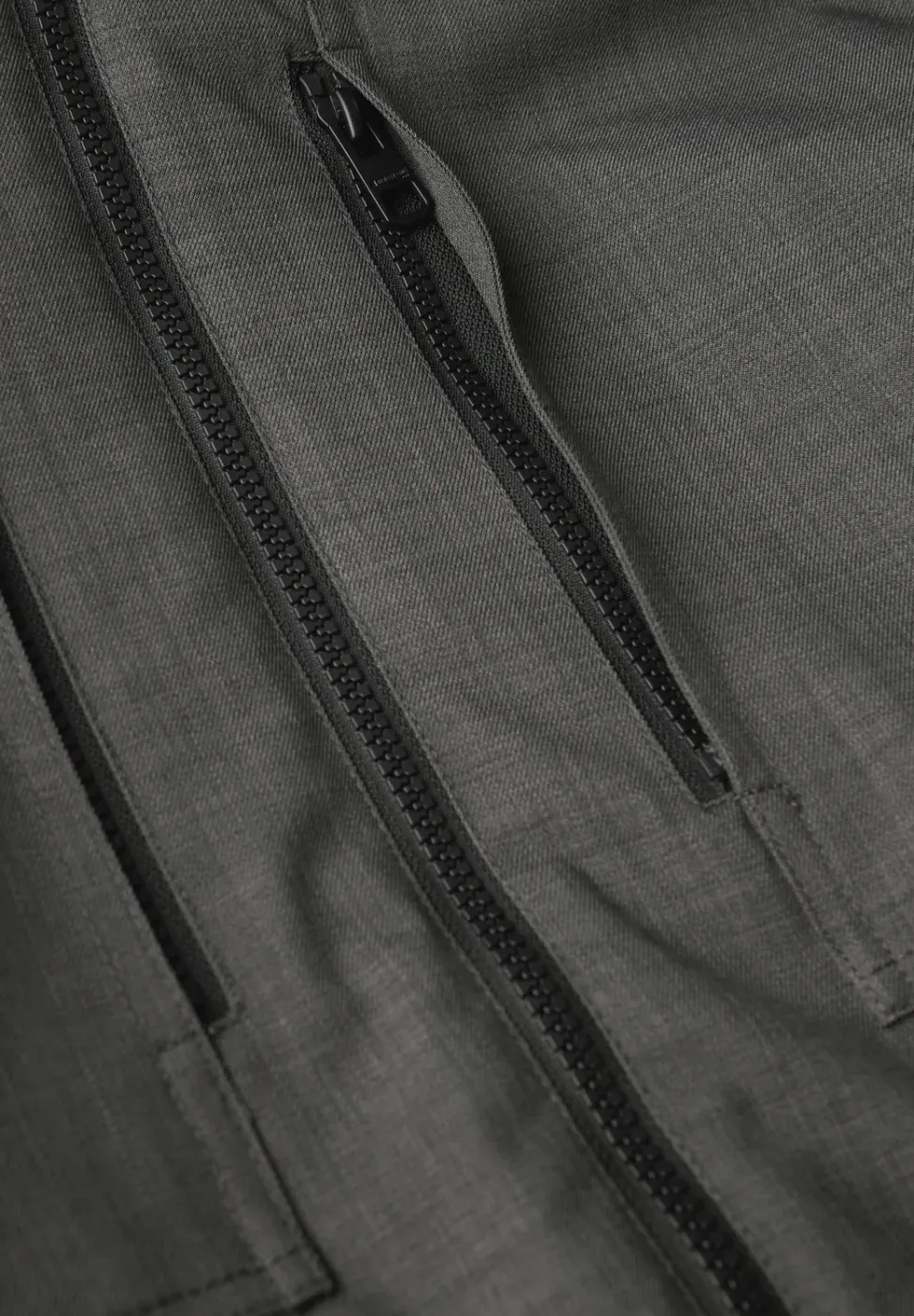 Jacke mit abnehmbarer Kapuze