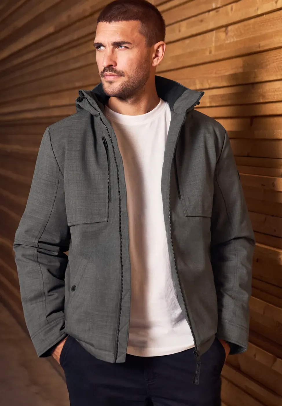 Jacke mit abnehmbarer Kapuze