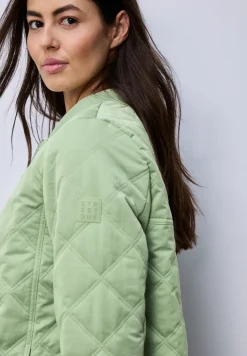 Jacke mit abnehmbarer Kapuze