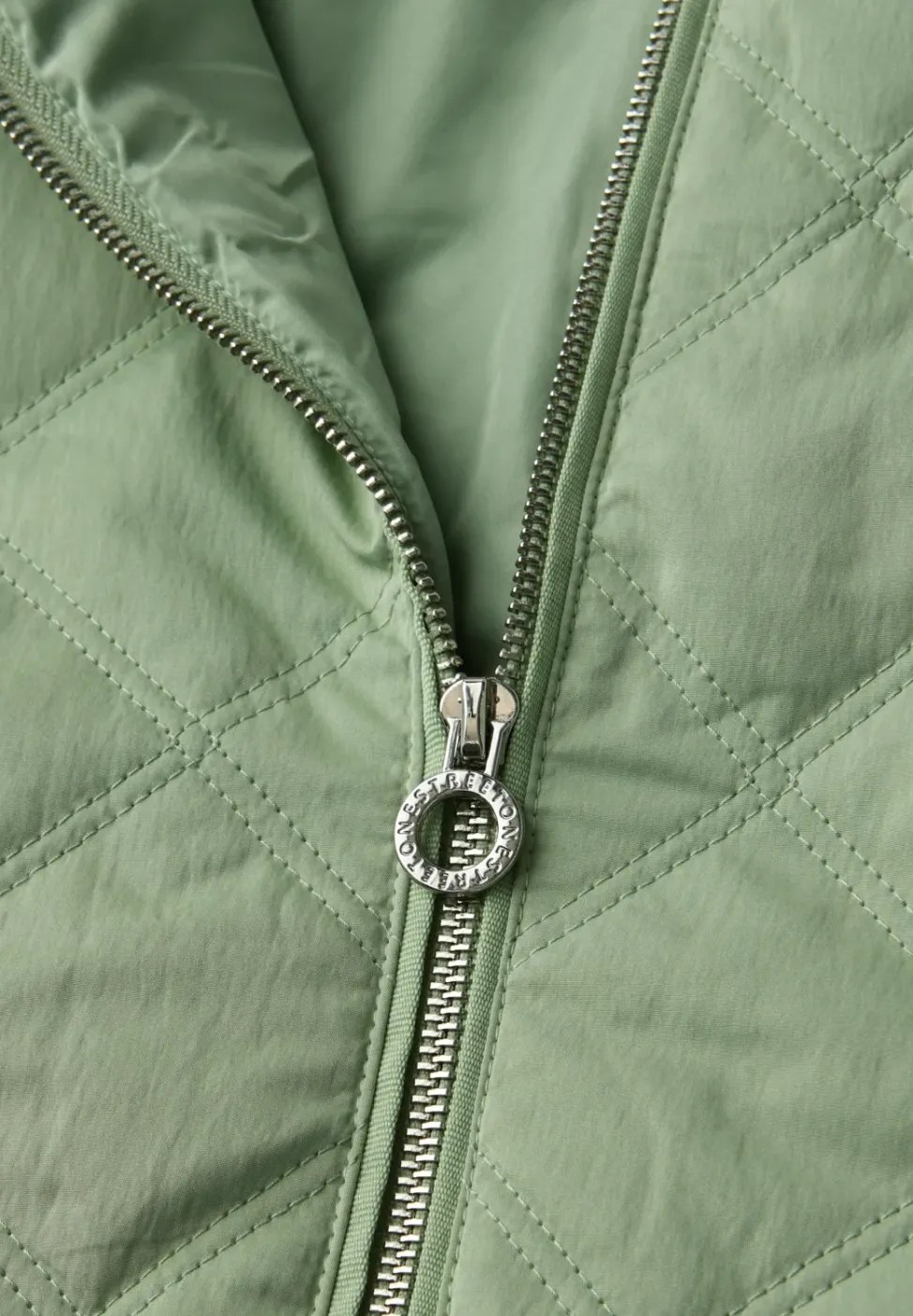 Jacke mit abnehmbarer Kapuze
